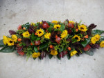 rouwbloemstuk met zonnebloemen