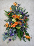 rouwbloemstuk met strelitzia's