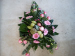 rouwbloemstuk roze tinten