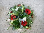 rouwbloemstuk biedemeijer rood-wit