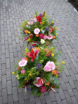 kleurrijke bloemstukken in vaas