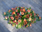 rouwbloemstuk in herfsttinten 