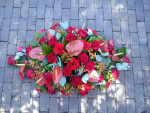 rouwbloemstuk rood