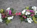 rouwbloemstuk "Two Hands"( uit 2 delen)