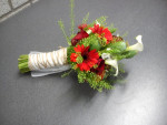 bruidsboeket, veldachtig, in rood-witte tinten