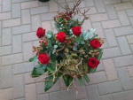 Rouwboeket in vaas rood