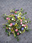 autoversiering in wit/lila/paarse tinten